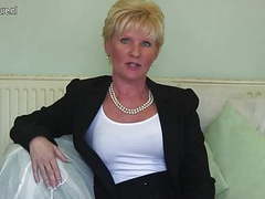 Kilo Sex presents: Classy mature lady feeling naughty