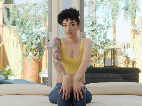 Kilo Sex presents: Chick with pierced nipples max lets a black guy fuck her on the sofa