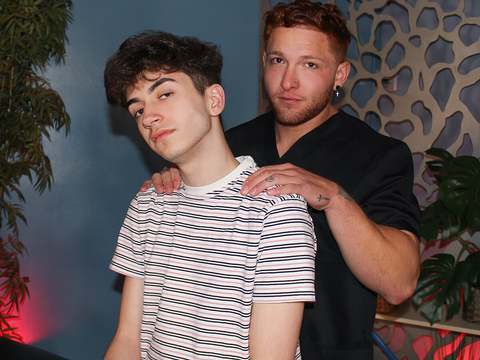 Kilo Sex presents: Masseur discovers his patient needs more than a back massage to relax, so he plays with his cock