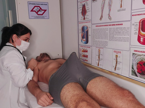 Kilo Sex presents: Patient's erection right in front of the nurse