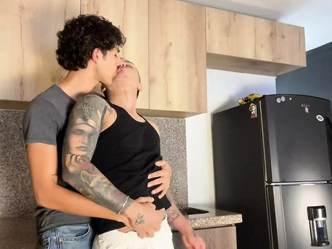 Kilo Sex presents: Colombian boy shows how to take a huge cock - enriquemudu & milky_santy