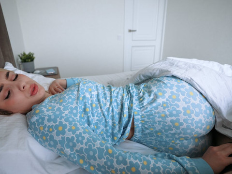 Kilo Sex presents: My whore step mom wakes me up in the best way she knows!